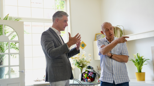 Directeur Wonen & Samenleven Ewout in gesprek met Ab