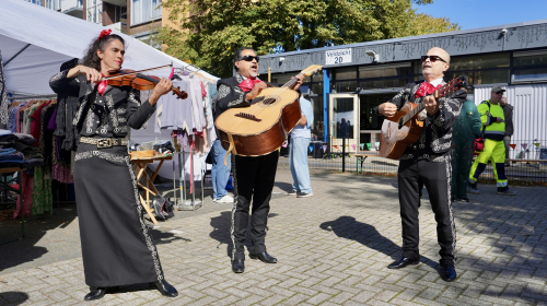 Een Mexicaanse band maakt gezellige muziek