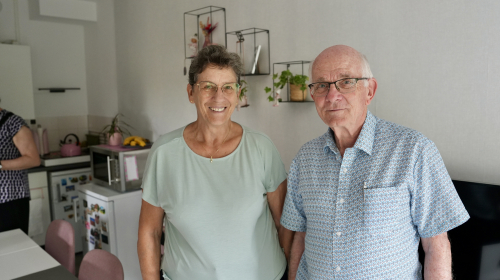 Bezoekers van de Woonfitmarkt bekijken de modelwoning