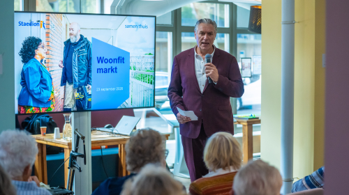 Sjaak Bral was presentator van de Woonfitmarkt