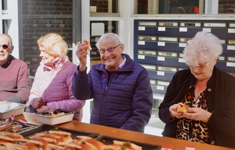 Visje eten op de Nieuwendamlaan