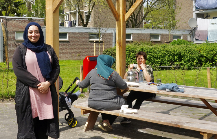Leyla in de binnentuin