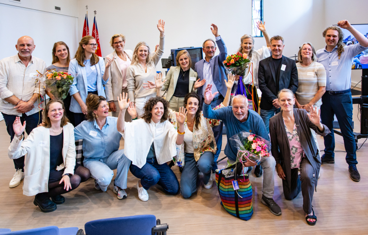 De twee ontwerpteams, de selectiecommissie, een bewoner en de procesbegeleider.