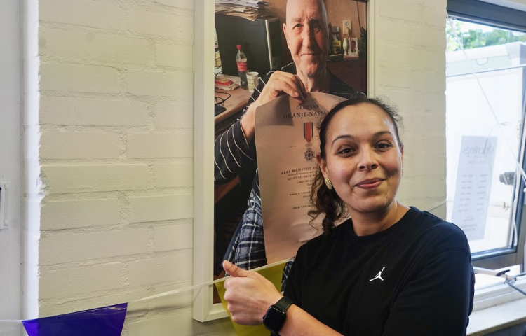 Salwa voor de foto van de oprichter van Siems Krachthonk