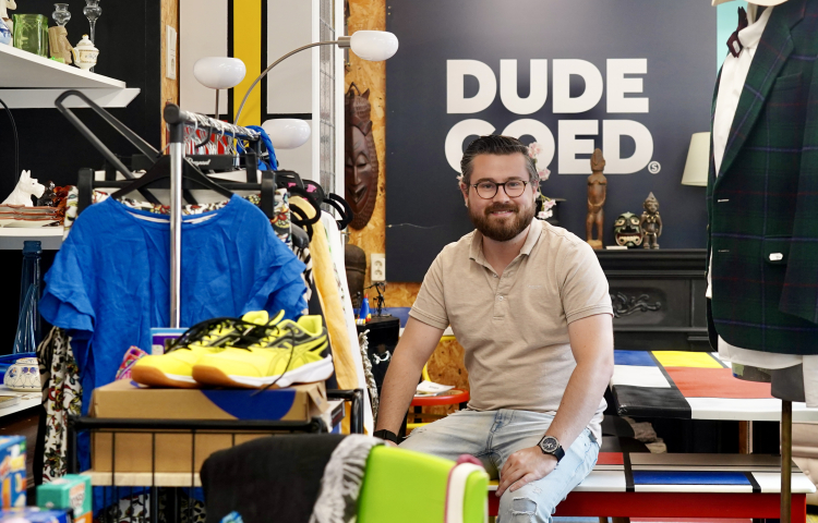 Sebastiaan van Dude Goed in de winkel in Nootdorp