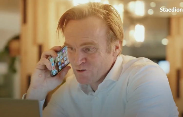 Bart-Jan aan de telefoon