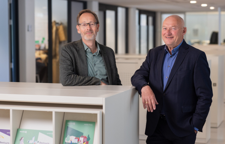 Interim bestuurders Daan Vrijmoet en Jacques Thielen op kantoor