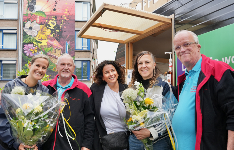 Groepsfoto muurschildering Christiaan de Wetstraat