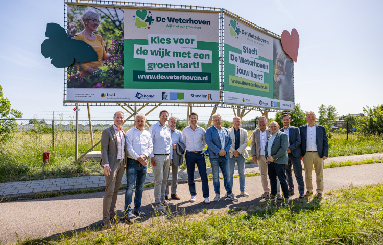 Samenwerkende partijen gemeente Westland, BPD, Staedion en Weboma voor het bouwbord