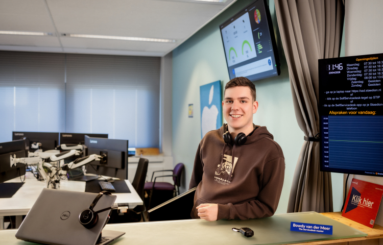 Bowdy achter de service desk