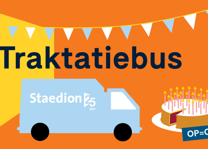 Traktatiebus rijdt door Den Haag