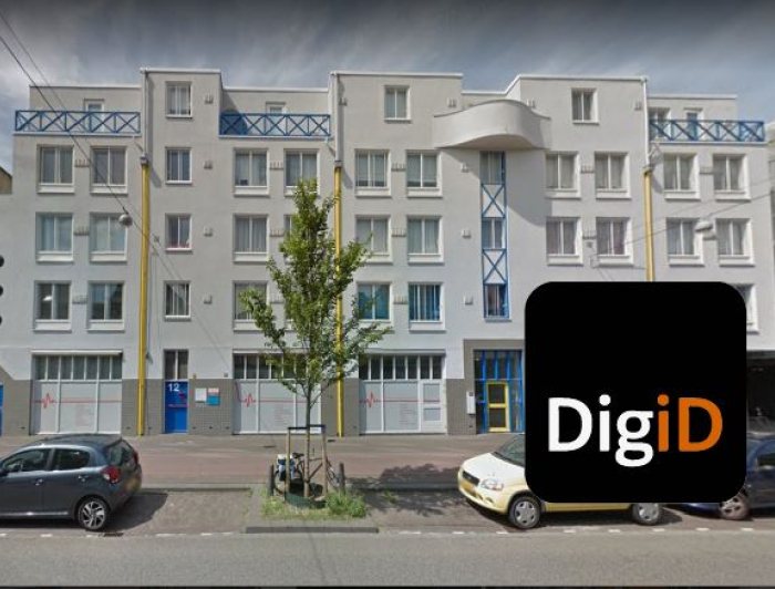 Een wooncomplex met het logo van DigiD