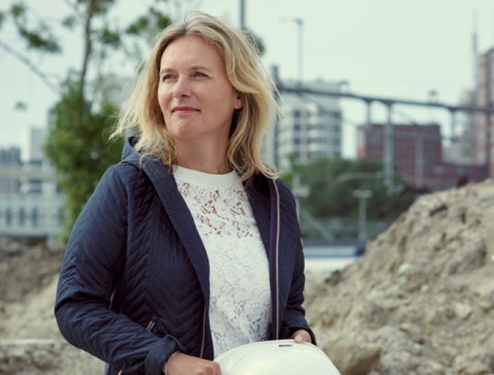 Collega Rianne op een bouwplaats