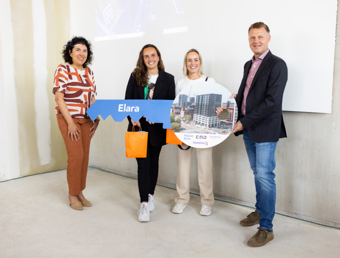 Nieuwe bewoners ontvangen de sleutel