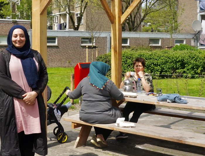 Leyla in de binnentuin