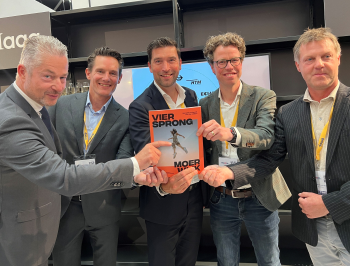 Wethouders Van Asten en Balster namen het plan in ontvangst. 