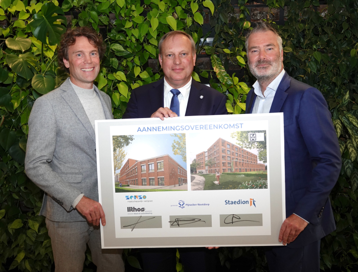 De ondertekenaars van de aanneemovereekomst voor Hart van Nootdorp