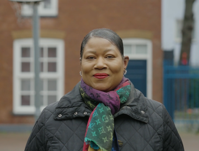 Portretfoto van Giraida Weert, consultent Sociaal Beheer in de wijk