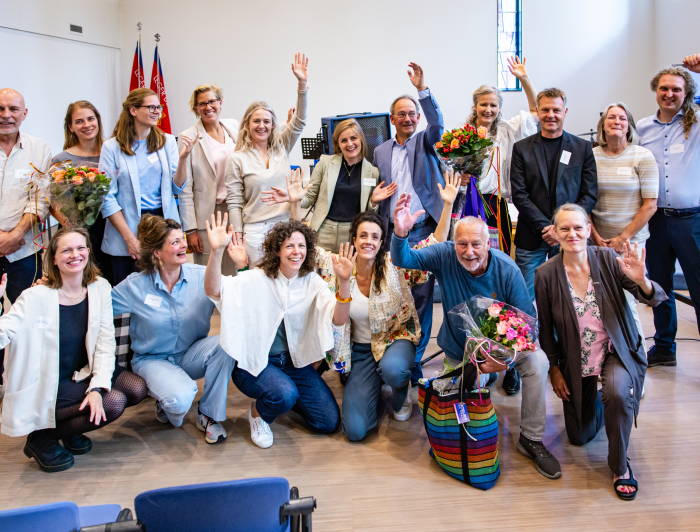 De twee ontwerpteams, de selectiecommissie, een bewoner en de procesbegeleider.
