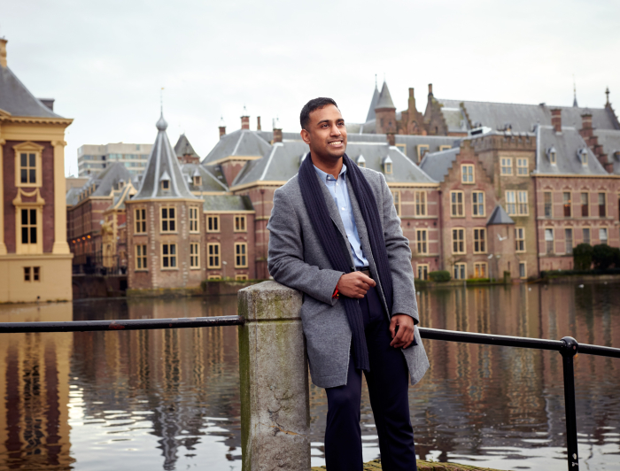 Collega van Staedion voor de Hofvijver in Den Haag