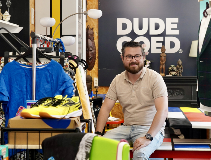 Sebastiaan van Dude Goed in de winkel in Nootdorp