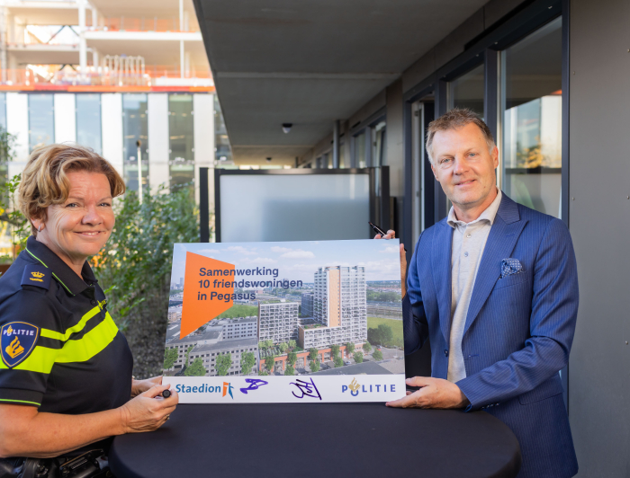 Anja de Bruin en Gijsbert van Herk hebben hun handtekening gezet voor de samenwerking
