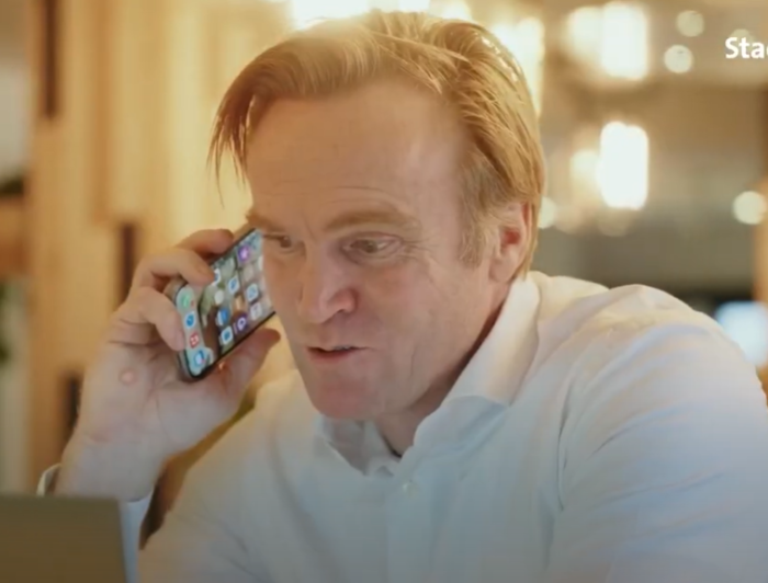 Bart-Jan aan de telefoon
