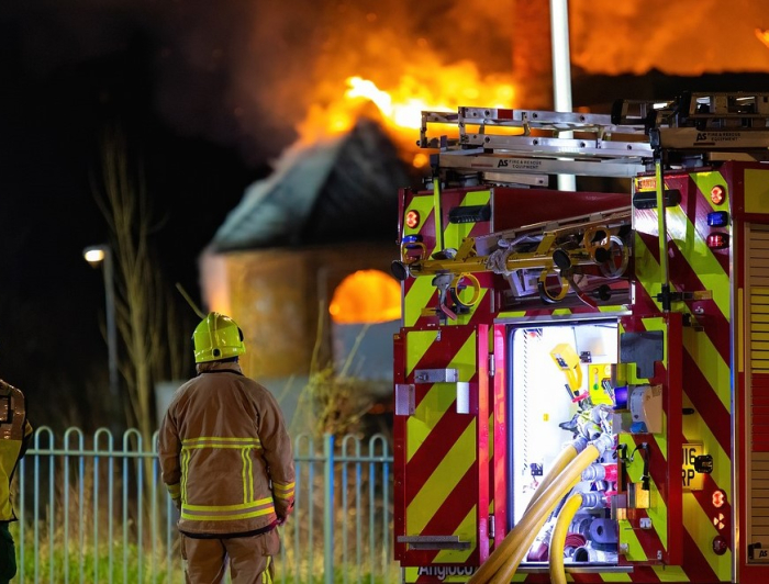Brandweer aan het werk tijdens een brand