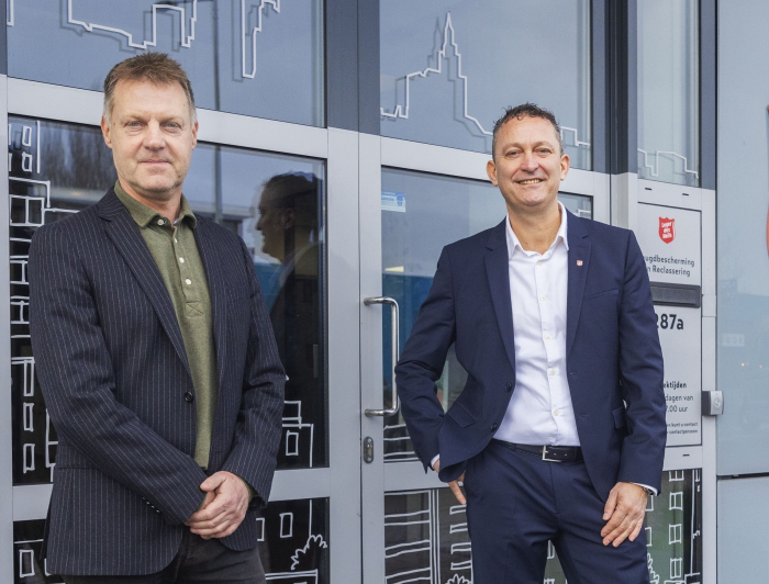 Gijsbert van Herk en Marc Verburg, regiodirecteur Noordwest Leger des Heils