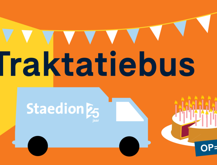 Traktatiebus rijdt door Den Haag