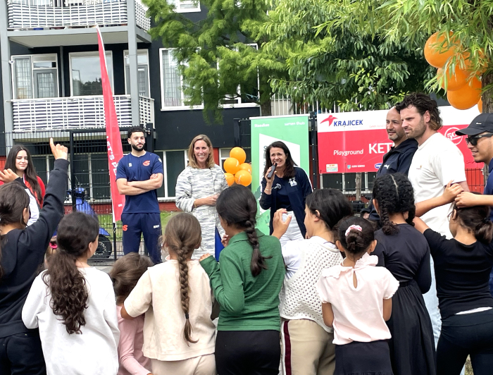 Marieke Stam, directeur Wonen & Samenleven Staedion en Ulrike Insam, directie Krajicek Foundation