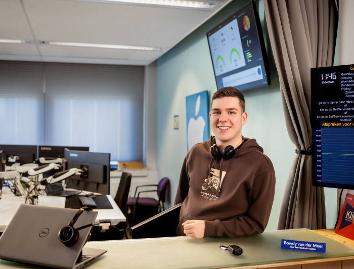 Bowdy achter de service desk